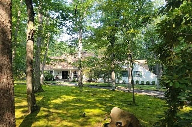 1st image of 34 Wakefield Dr