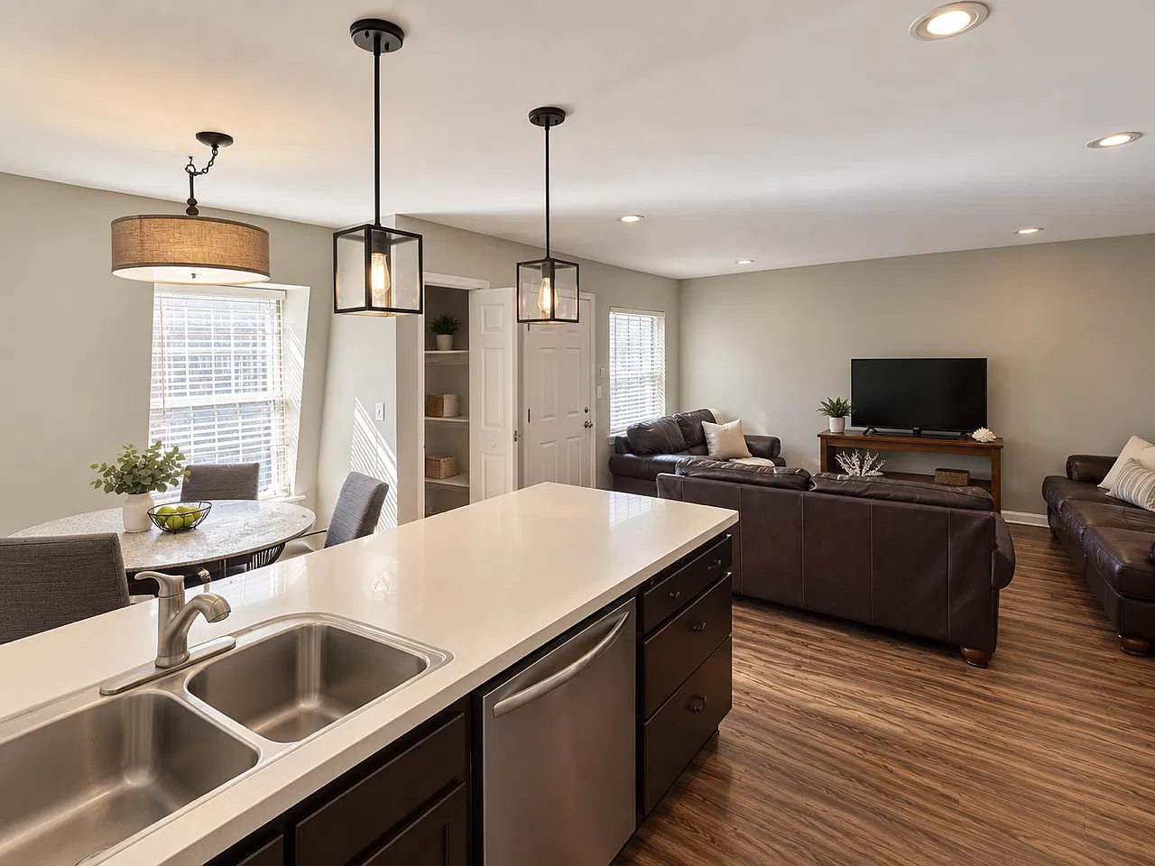 2 bed, 766 sqft, $1,200 — Photo 1