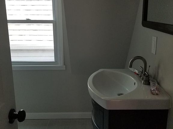 5th image of 541 N Grove St #2