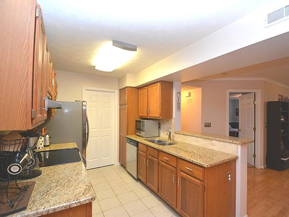 3rd image of 9810 Regatta Dr Unit 108