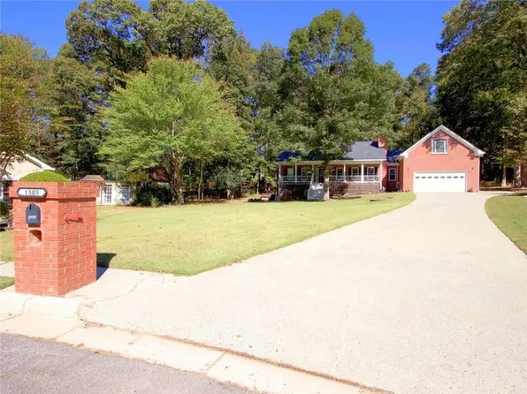 1305 Fontainebleau Ct NE, Lawrenceville, GA 30043