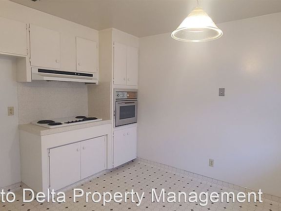 5th image of 7270 S Land Park Dr