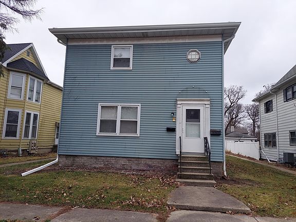 2nd image of 212 S Bloomington St Unit B
