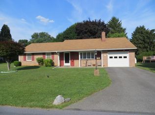1797 Colonial Manor Dr, Lancaster, PA 17603