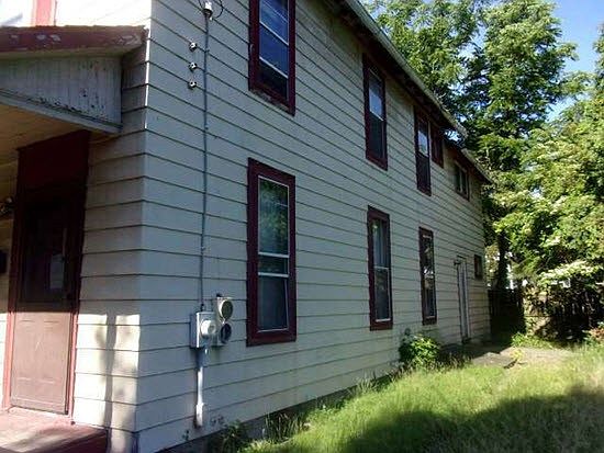 3rd image of 411 Blaine St