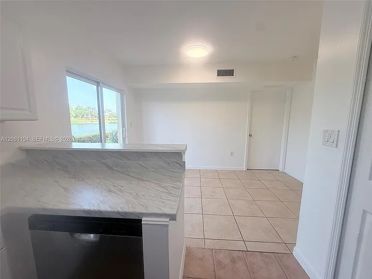 995 NE 34th Ave #101 — Photo 22