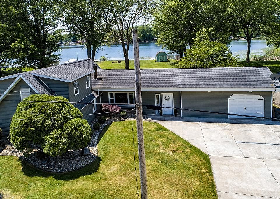 1st image of 22926 Lake Shore Dr