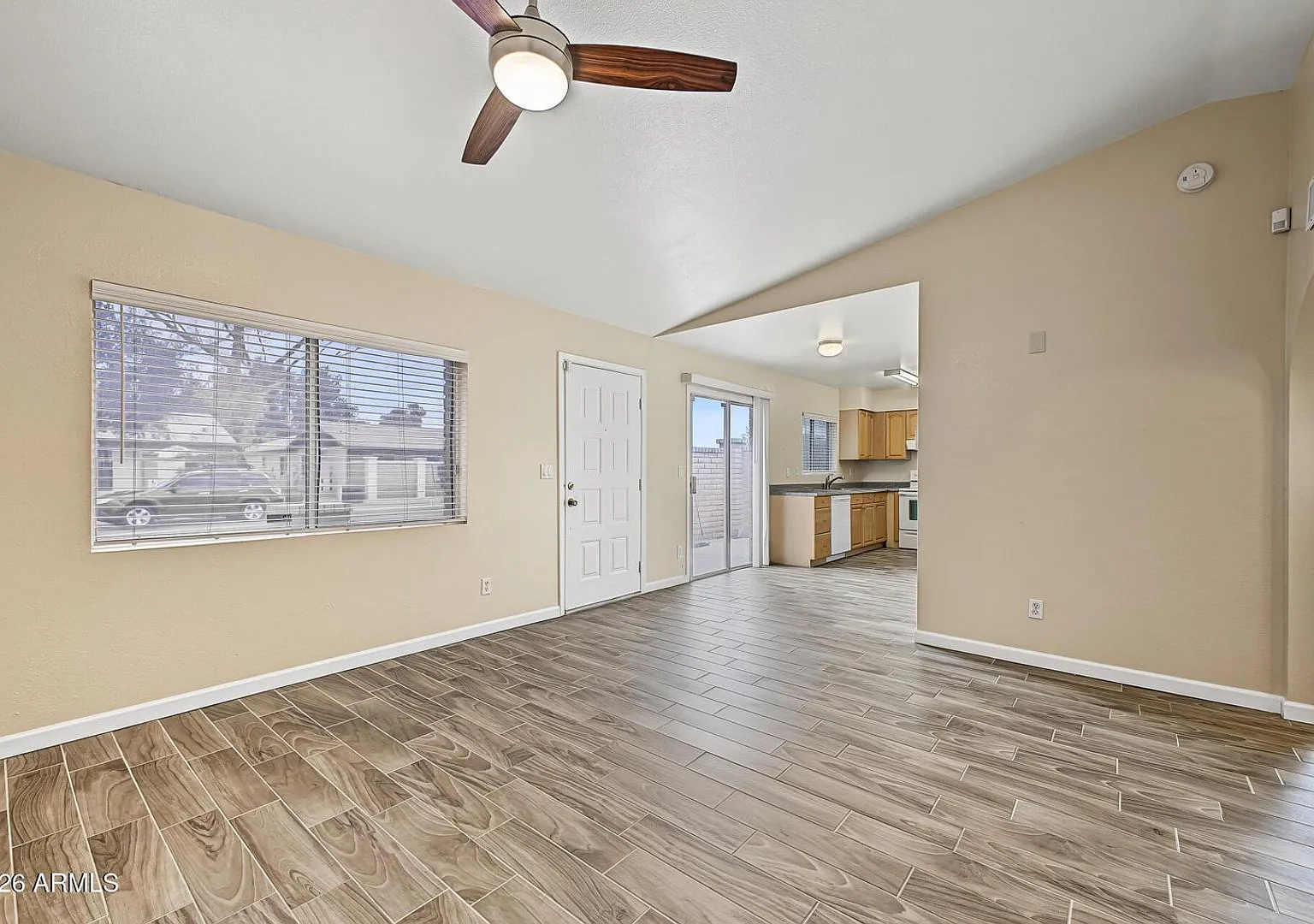 Charming remodeled 2 bedroom , 2 bath townhome in Tempe — Photo 4
