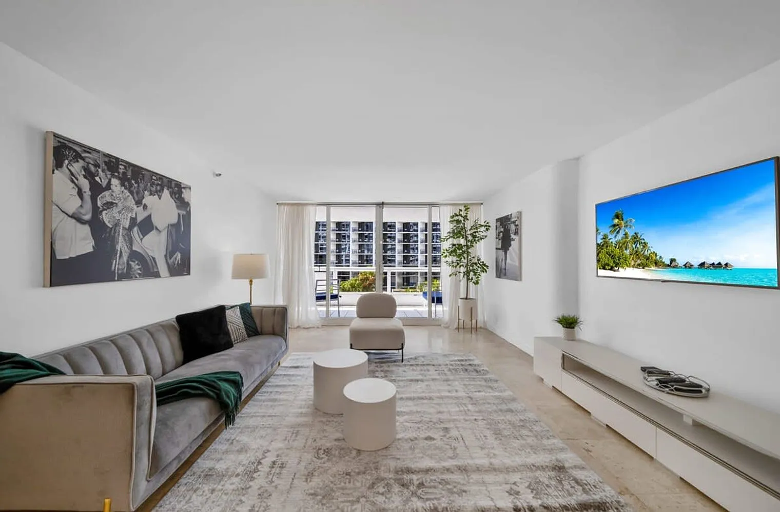 1 bed, 1.0 bath, 1087 sqft, $3,561 — Photo 1