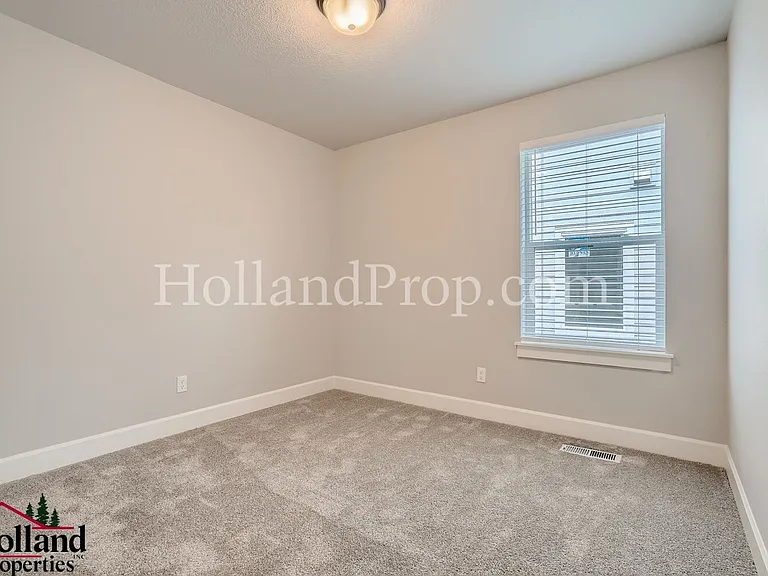 5981 SE Skylight St — Photo 22
