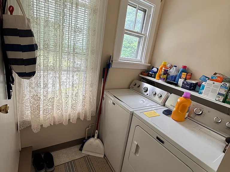 2355 Burdett Ave #B — Photo 13