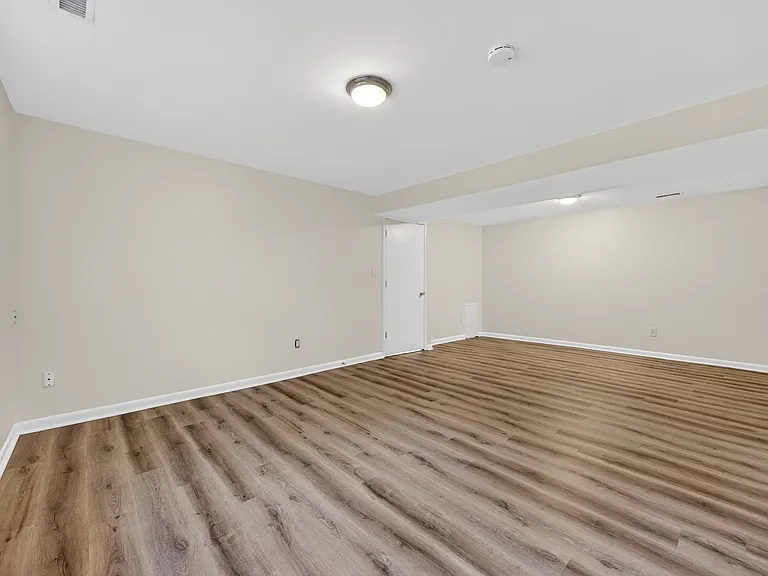 322 Howard Ave — Photo 22