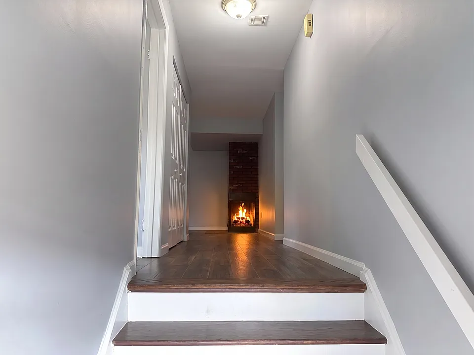 2851 31st Pl NE