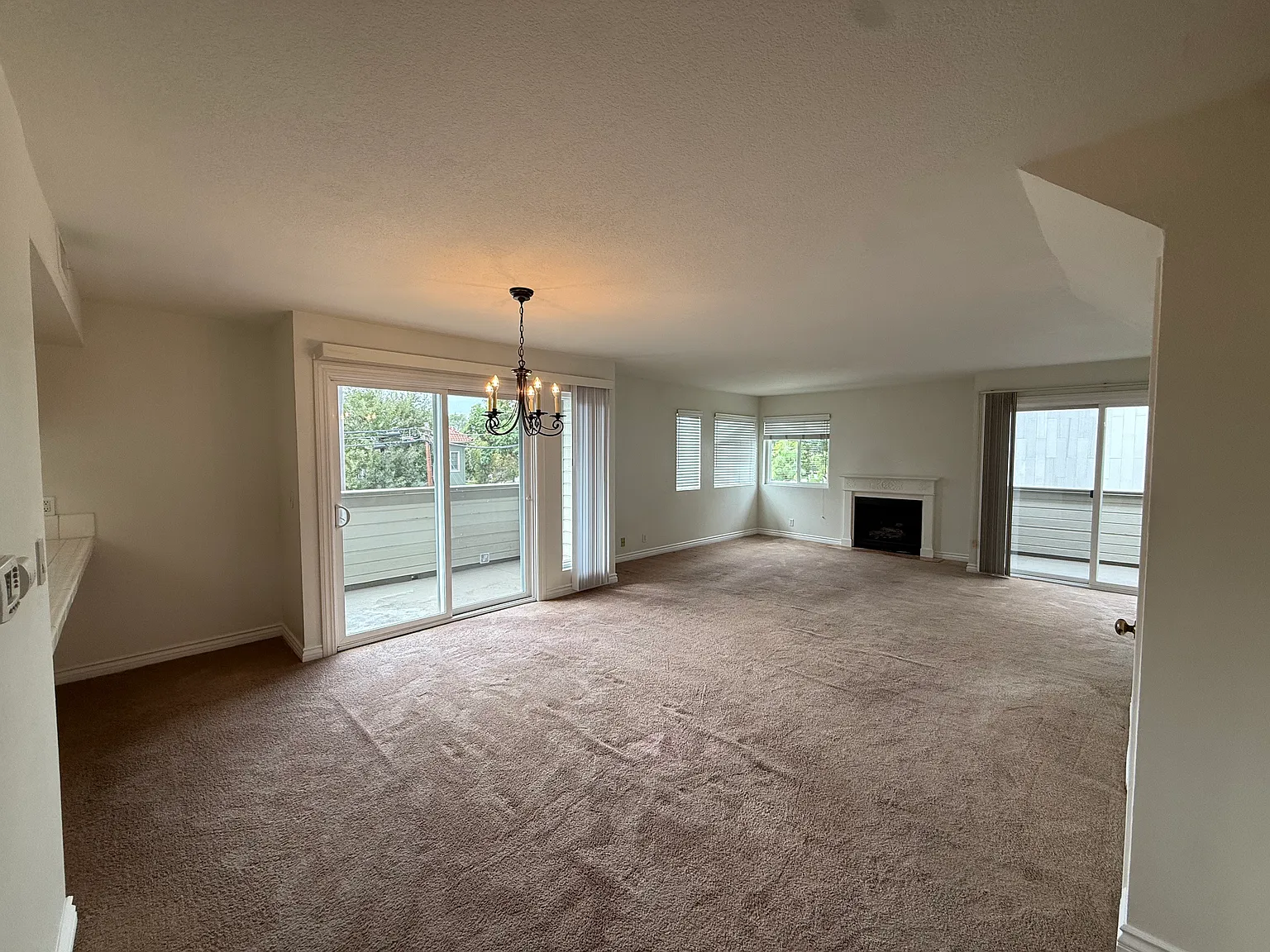 2 bed, 2.5 bath, 1215 sqft, $3,200 — Photo 3