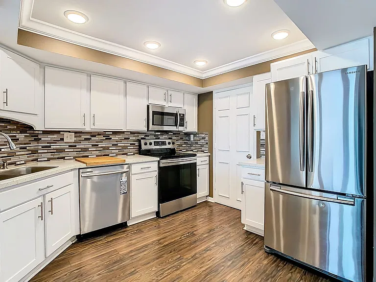 7400 Sun Island Dr #503 — Photo 10