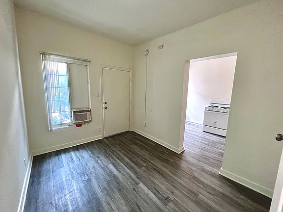 3rd image of 11118 Victory Blvd APT 5