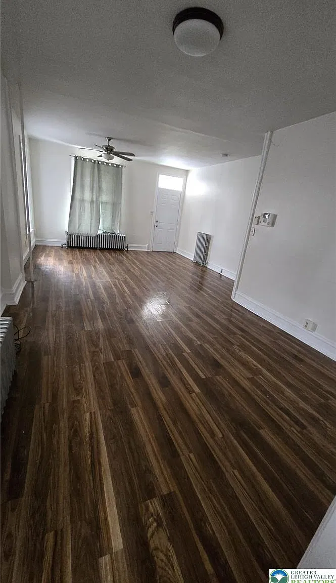 4 bed, 1.0 bath, 672 sqft, $1,900 — Photo 3