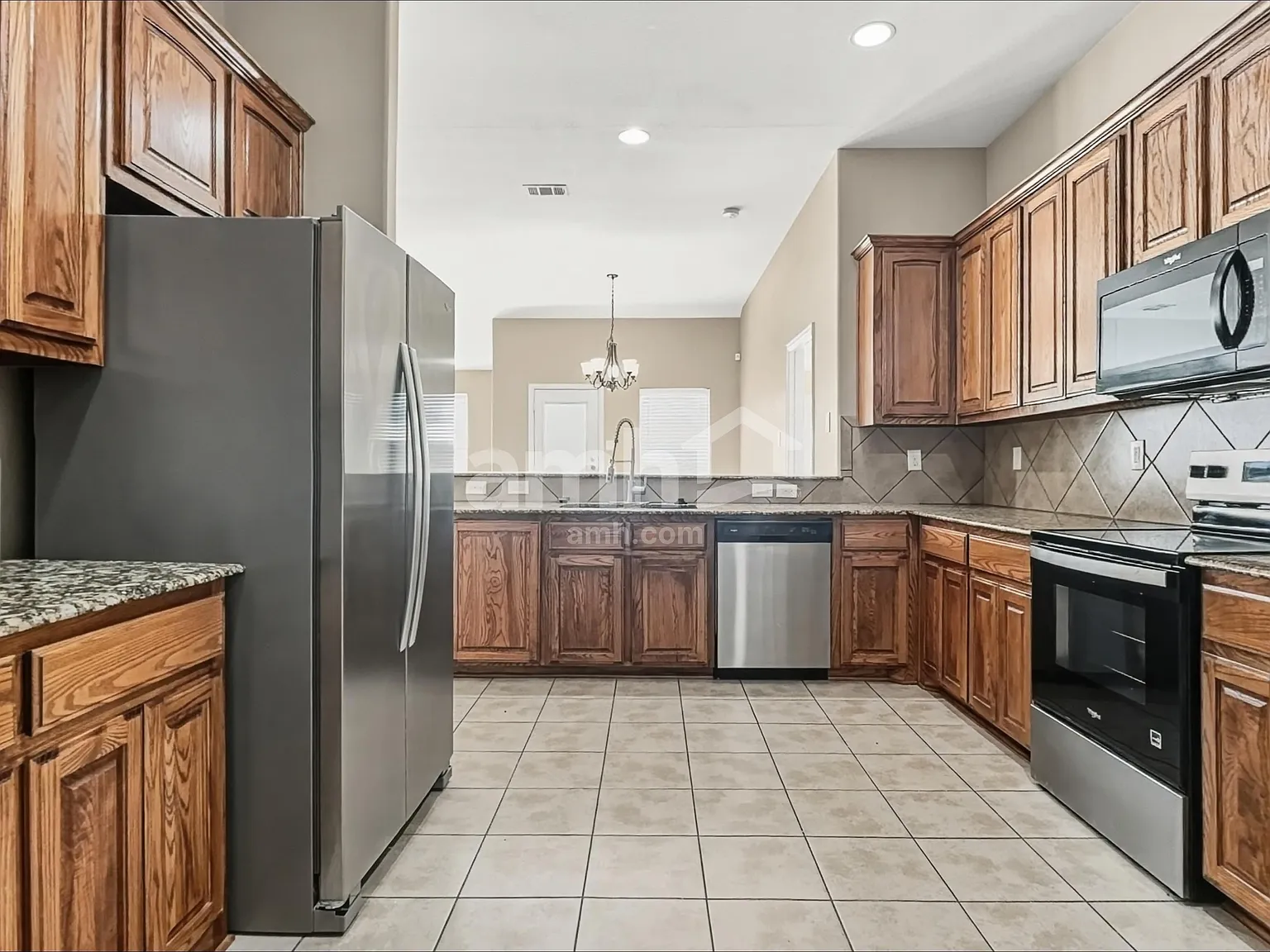 3 bed, 2.0 bath, 2105 sqft, $2,460 — Photo 3