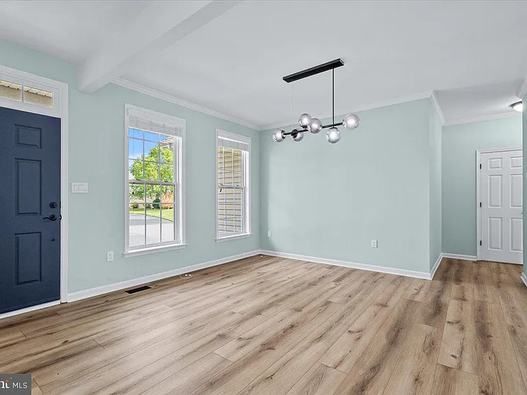 2619 Inwood Dr — Photo 3