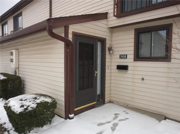 7438 Pine River Ct #C53, Middleburg Heights, OH 44130