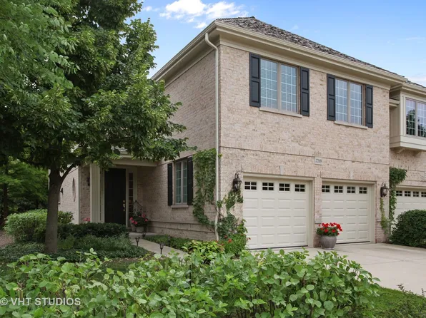 2269 Royal Ridge Dr, Northbrook, IL 60062