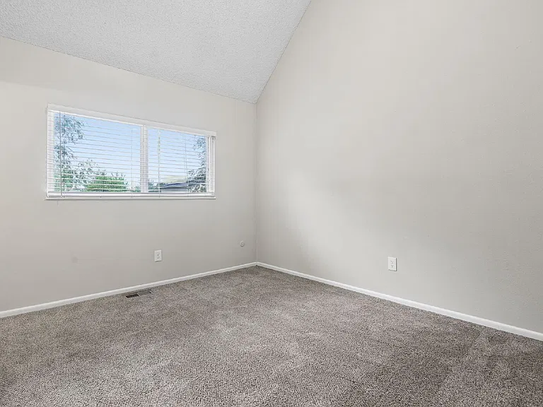 2390 Middleton Ct — Photo 13