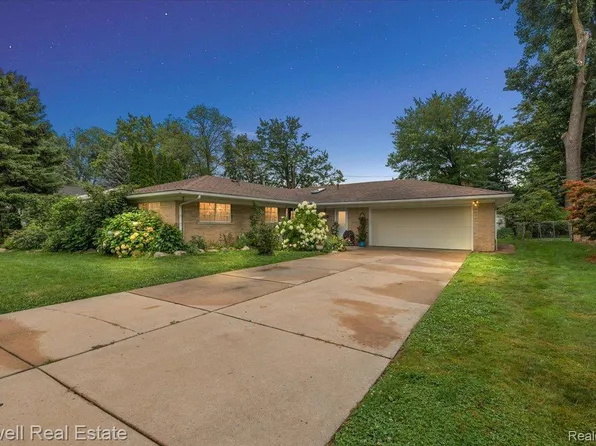 25132 Bonaire Ct, Harrison Township, MI 48045