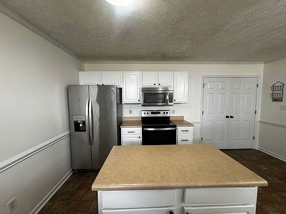 5th image of 143 Haywood Dr