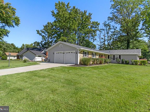 3rd image of 16000 Audubon Ln