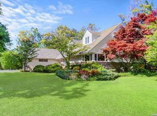 360 Pepperidge Rd, Hewlett, NY 11557