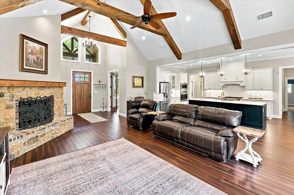 5 bed, 2.5 bath, 3082 sqft, $3,000 — Photo 3