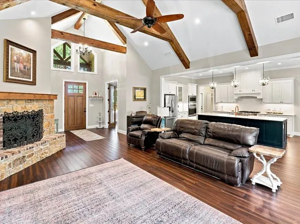14448 Meadow Glen Rd, Lindale, TX 75771