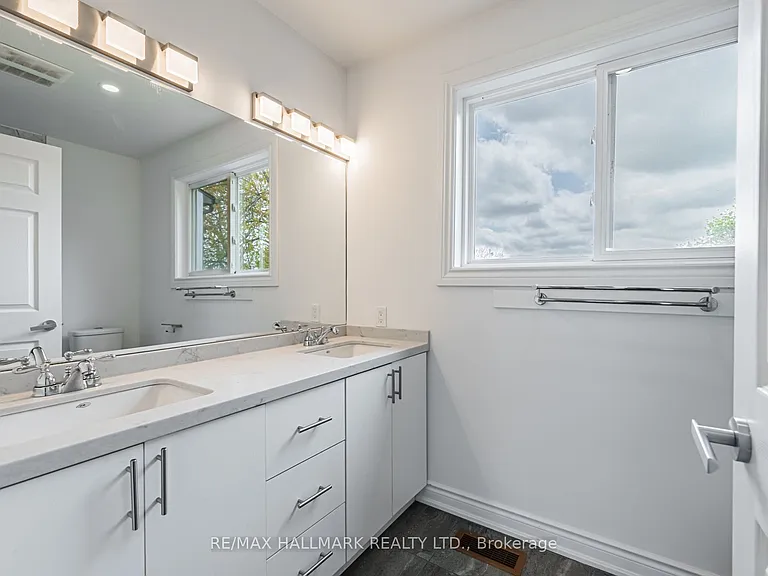 82 Ellington Dr #UPPER — Photo 22