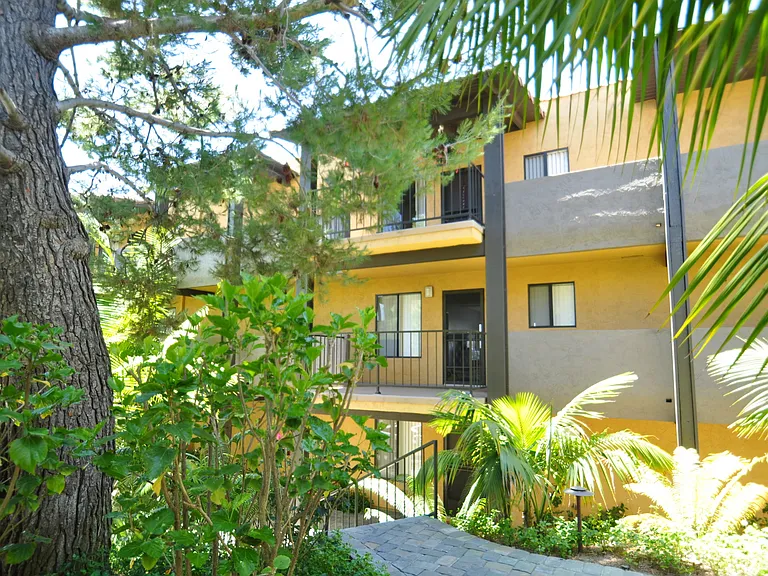 Casa Vista Apartment Homes — Photo 9
