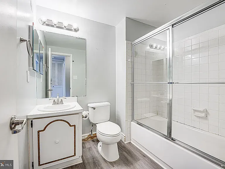 125 Woodgate Ct — Photo 1