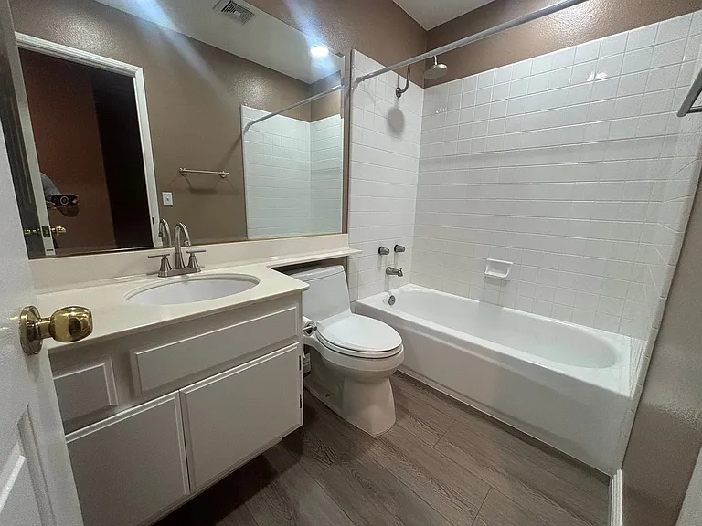 25518 Hemingway Ave #D — Photo 8