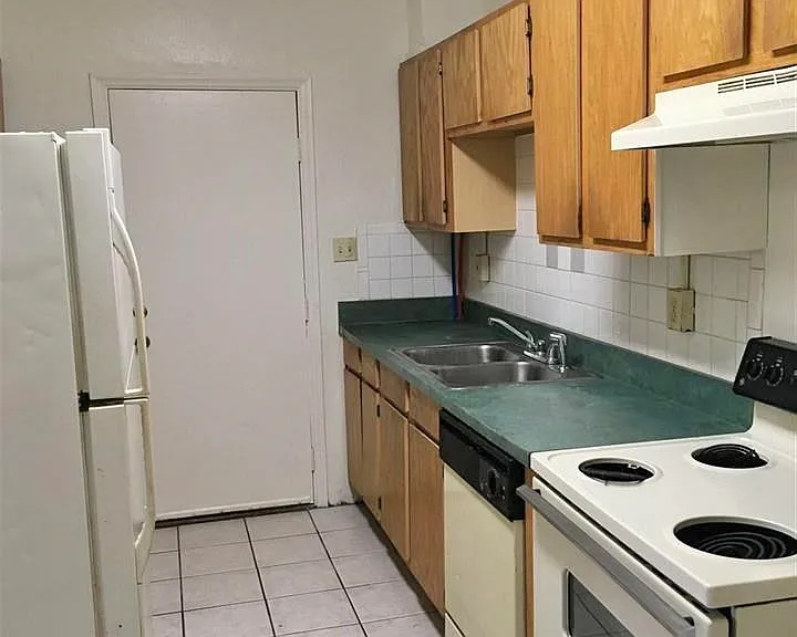 1440 Hudson St #2 — Photo 5