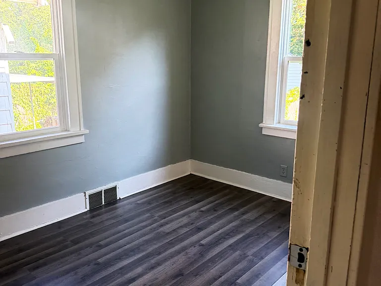 1004 E Virginia Ave — Photo 3