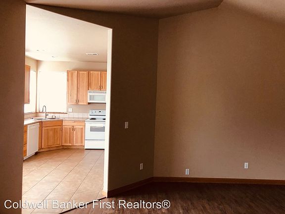 3rd image of 355 Kathleen Pl
