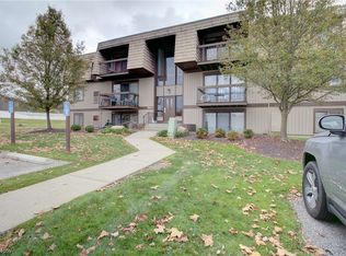 9600 Cove Dr UNIT B4, North Royalton, OH 44133
