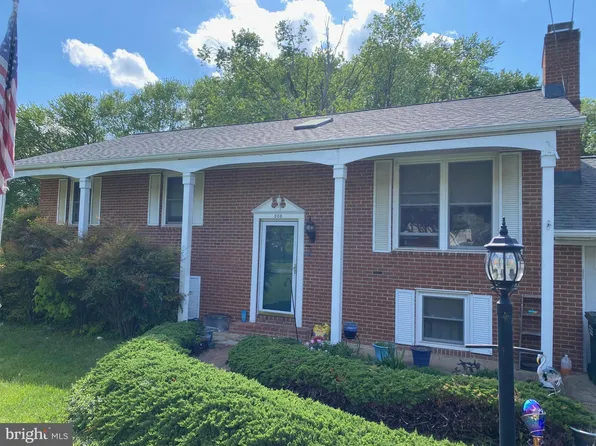 200 S Hughes St, Hamilton, VA 20158