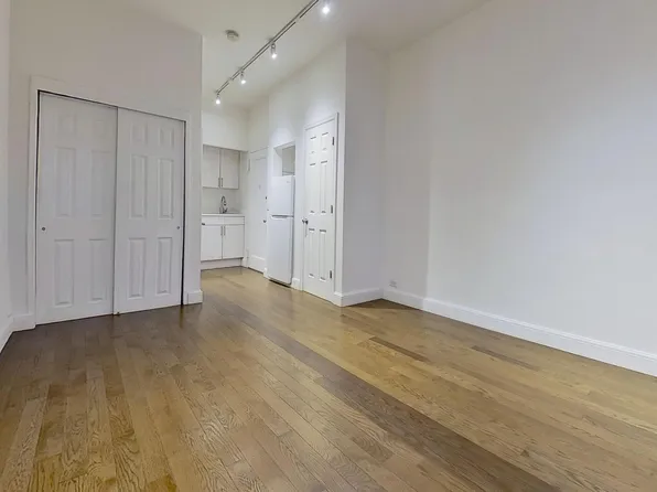 305 Spring Street image 2 of 6