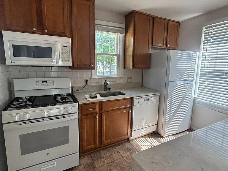 6844 Westmoreland Rd — Photo 8