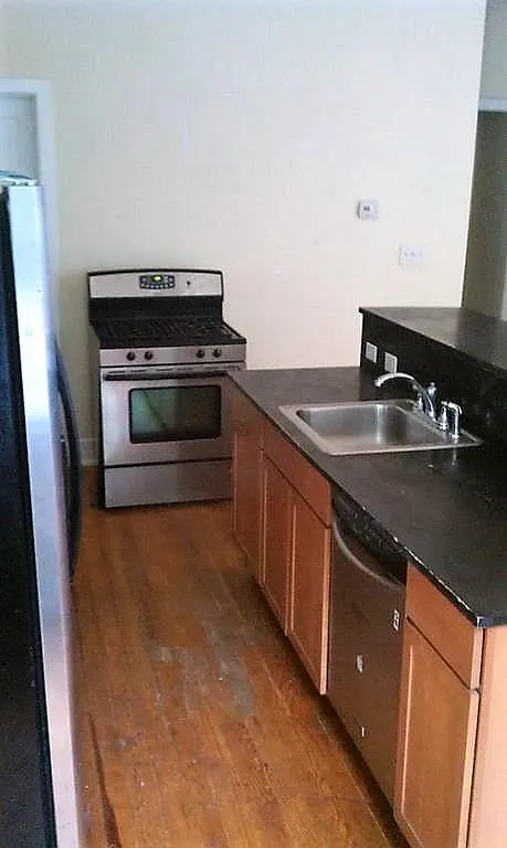 5 bed, 2.5 bath, 2340 sqft, $2,500 — Photo 3