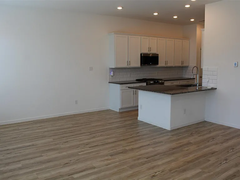 4203 Champlain Way — Photo 5