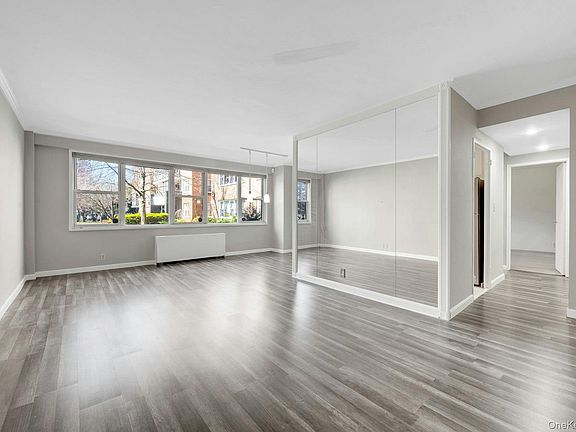 4th image of 240 Garth Road #2G2