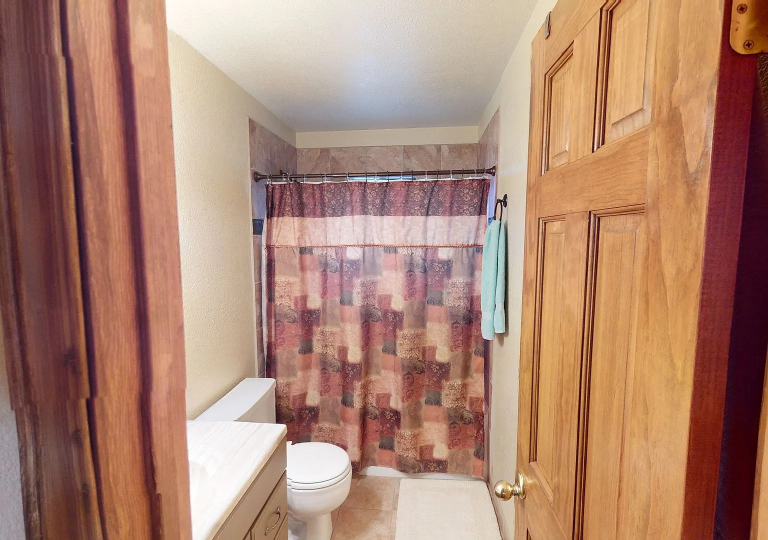 Newly remodeled 3 bedrooms, 2 bath home — Photo 1