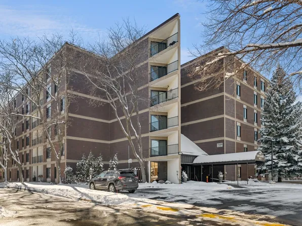 7220 York Ave S APT 503, Edina, MN 55435