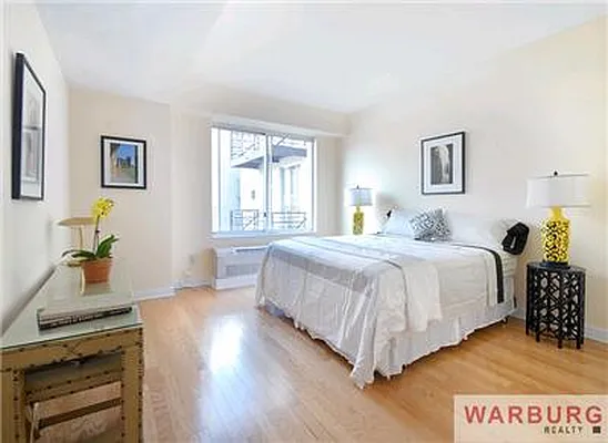 Sold by Warburg | media 1