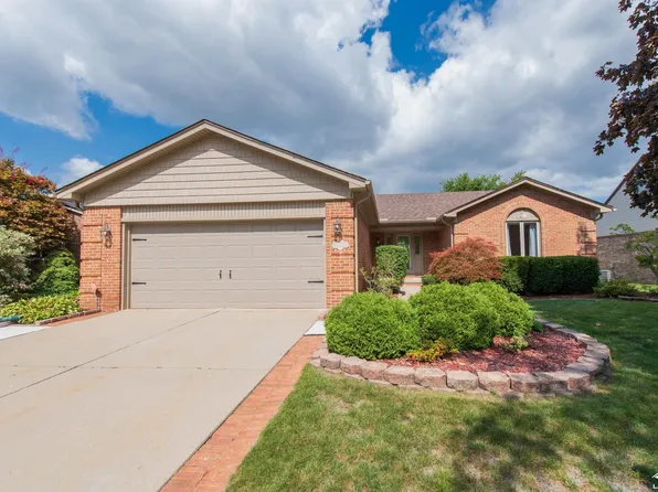 16524 Pine Cone Dr, Woodhaven, MI 48183